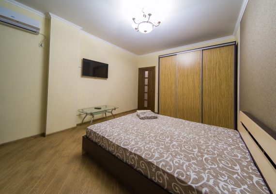 1-к квартира на сутки в Киеве Богатырская, 6а, 2 этаж