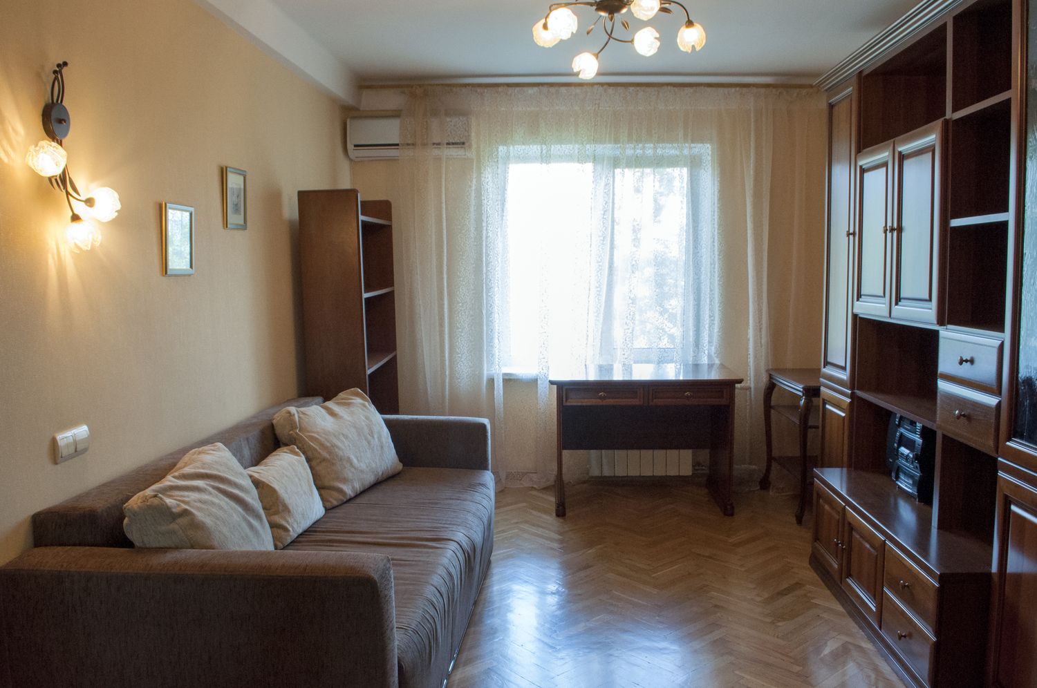 3-bedrooms apartment on the obolonskiy avenue 16a